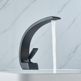 نمای نزدیک شیر روشویی Hyshin