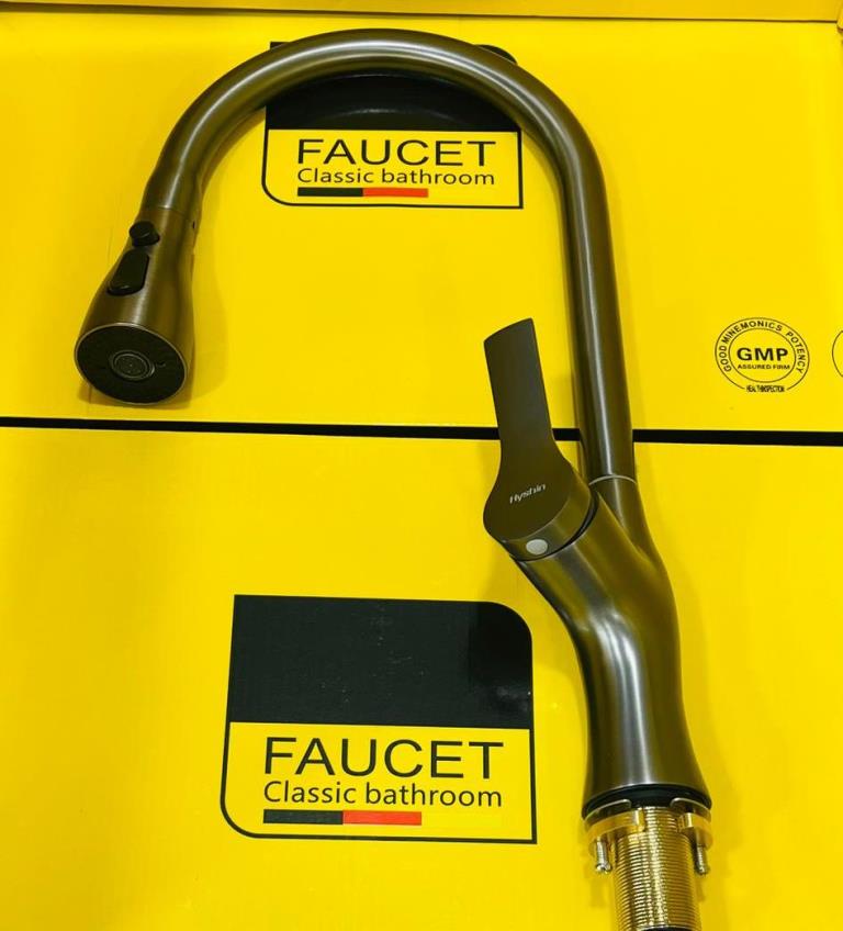 شیر آشپزخانه pull-out Hyshin با شلنگ بلند