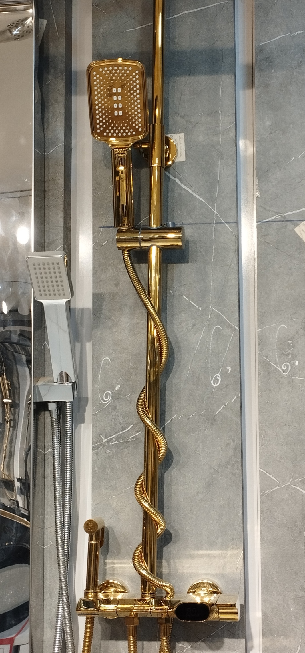 دوش پیانویی دیجیتال برمیکس مناسب استفاده در حمامهای مدرن