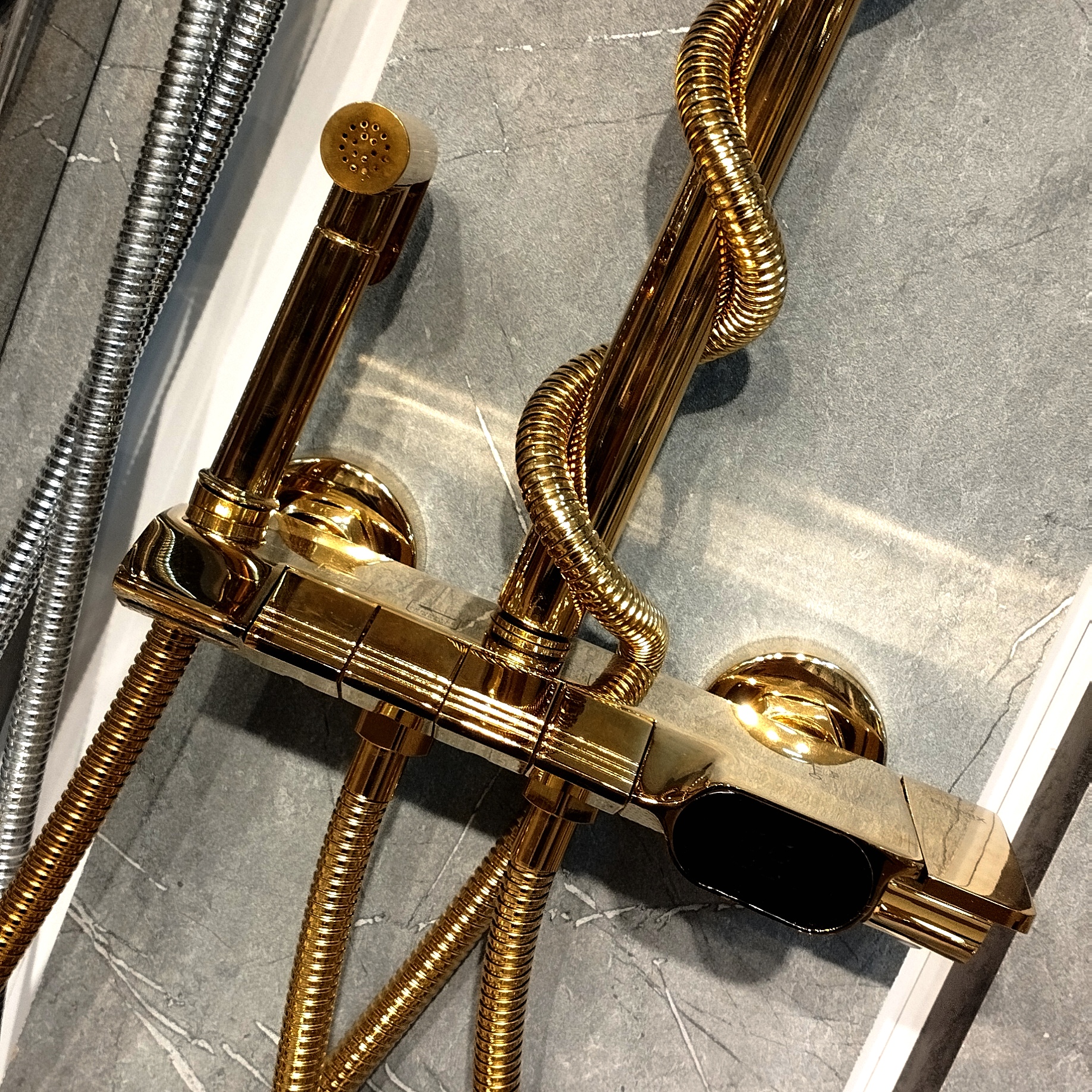 دوش حمام پیانویی طلایی BRIMIX با نمایشگر دیجیتال