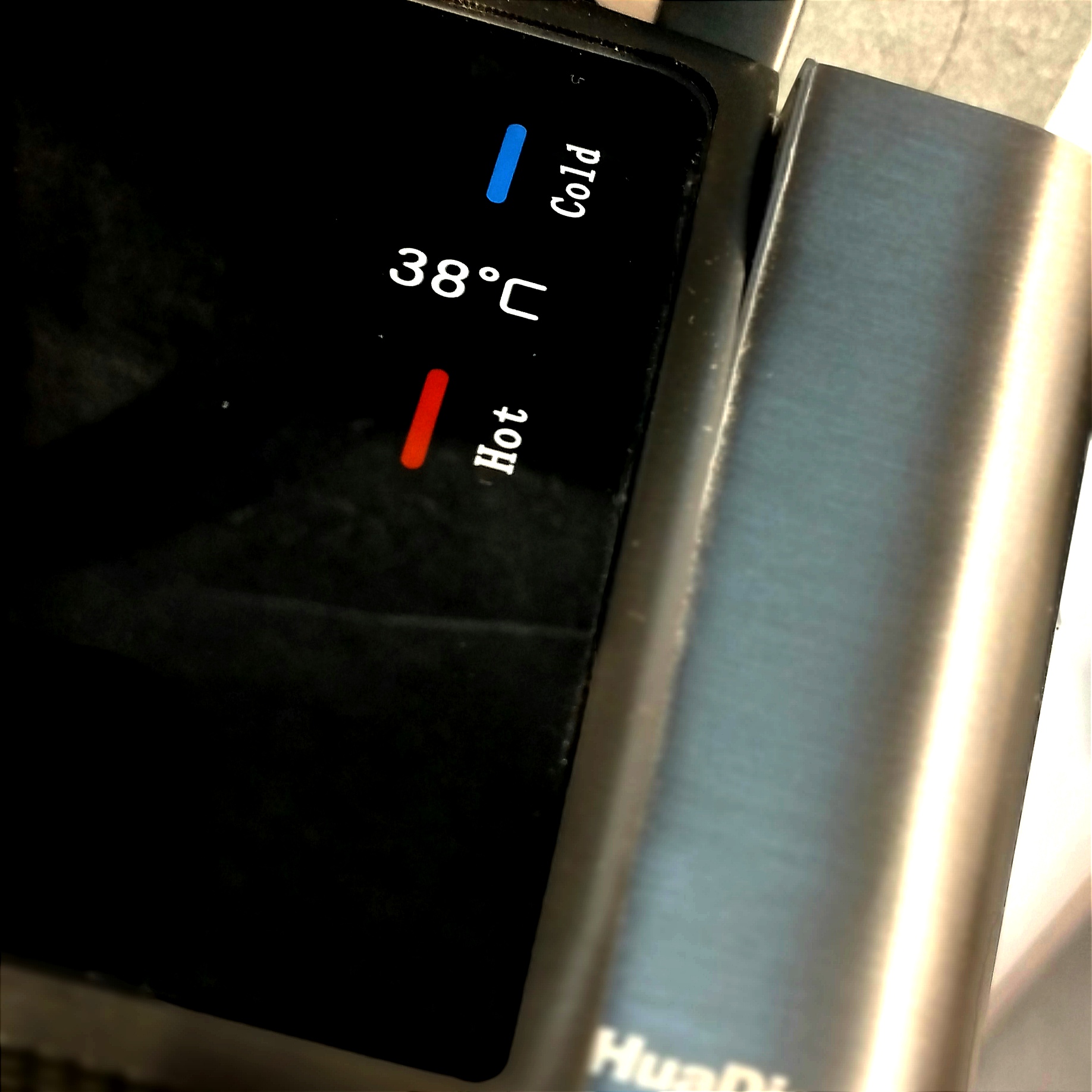 دوش هوادیائو دودی با صفحه نمایشگر