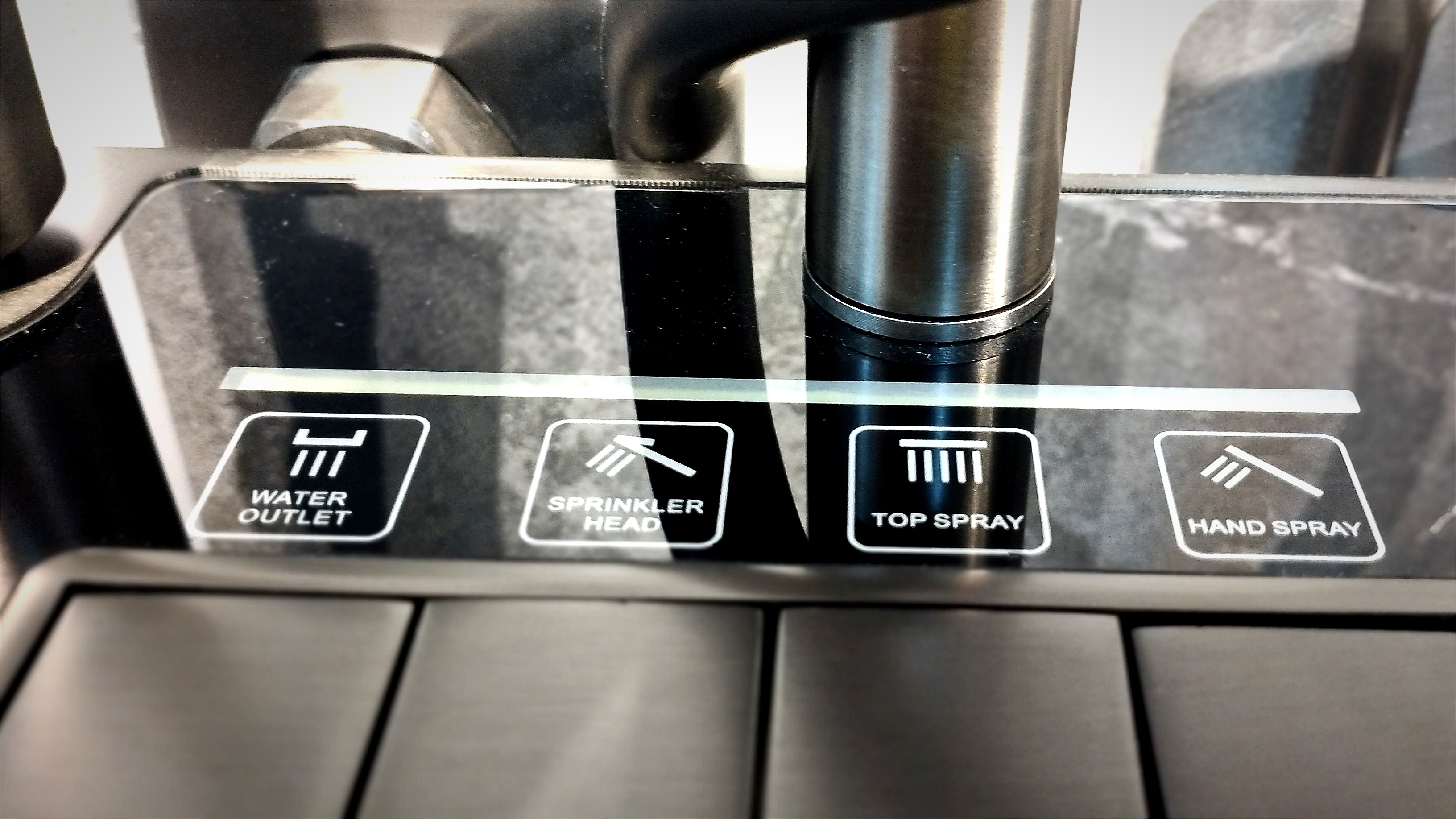 دوش پیانویی دیجیتال هوادیائو Q520 با نمایشگر دما