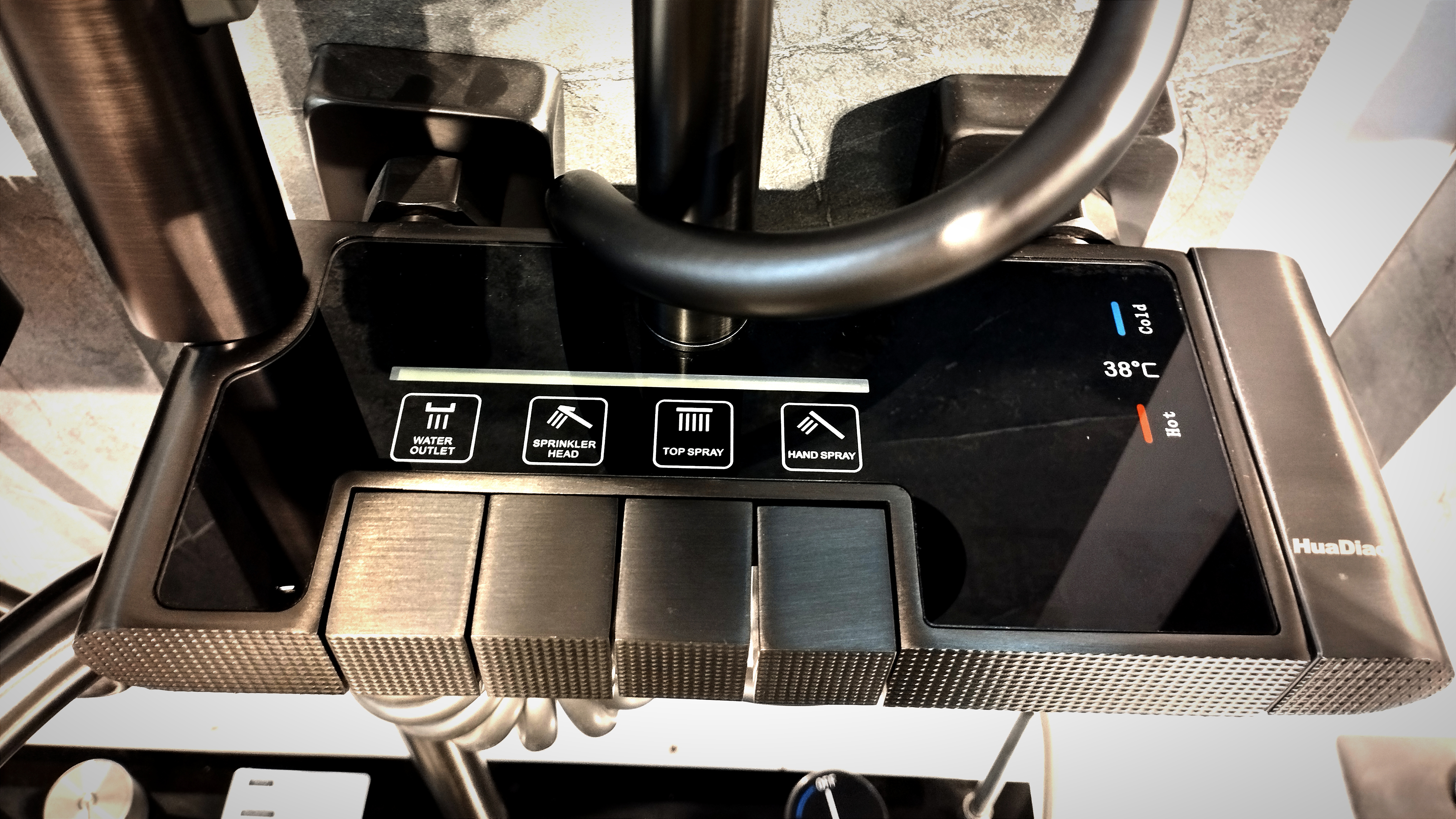 عکس دوش پیانویی هوشمند Q520