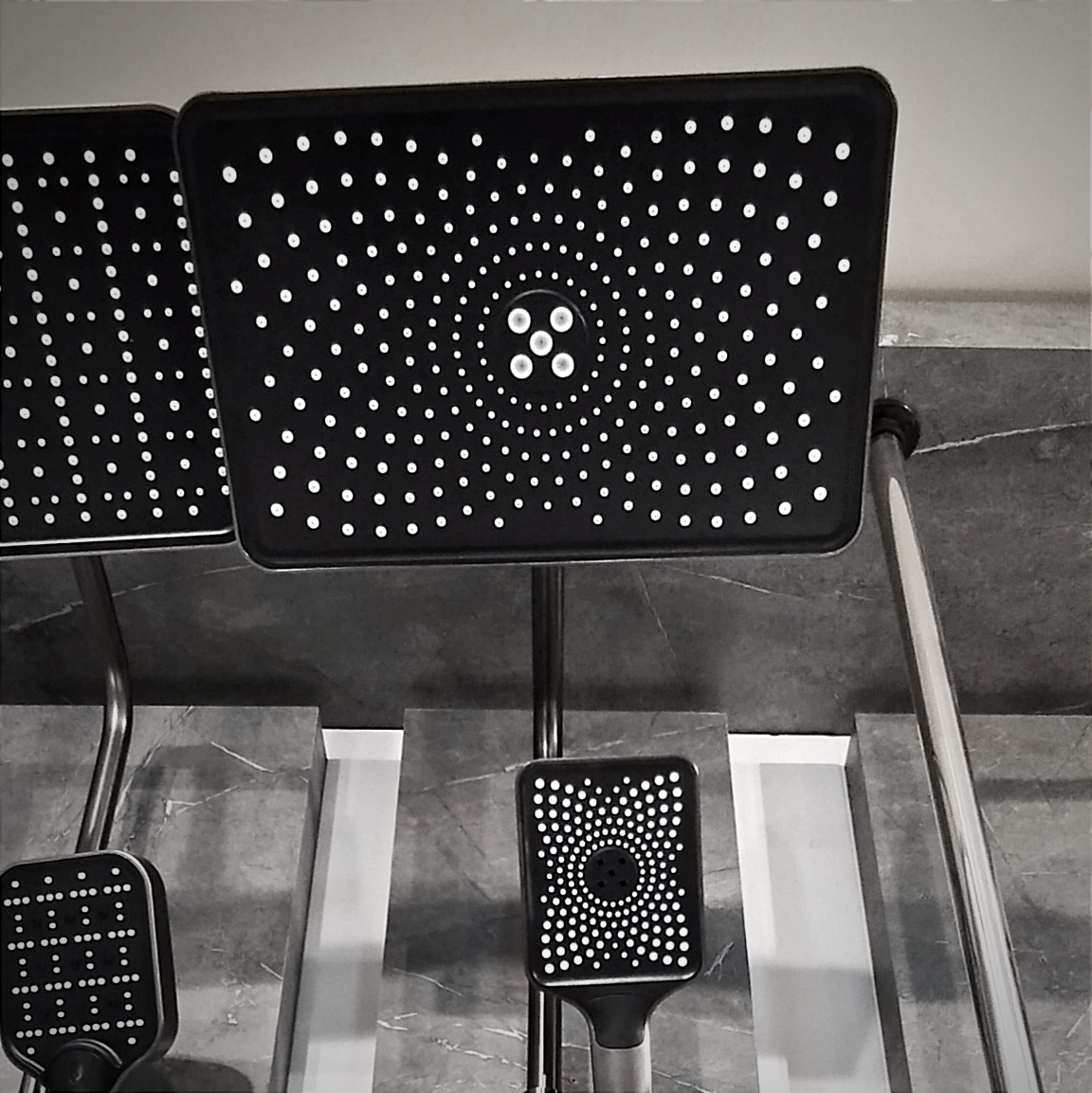 سردوش حمام دیجیتال مدل 520Q رنگ دودی