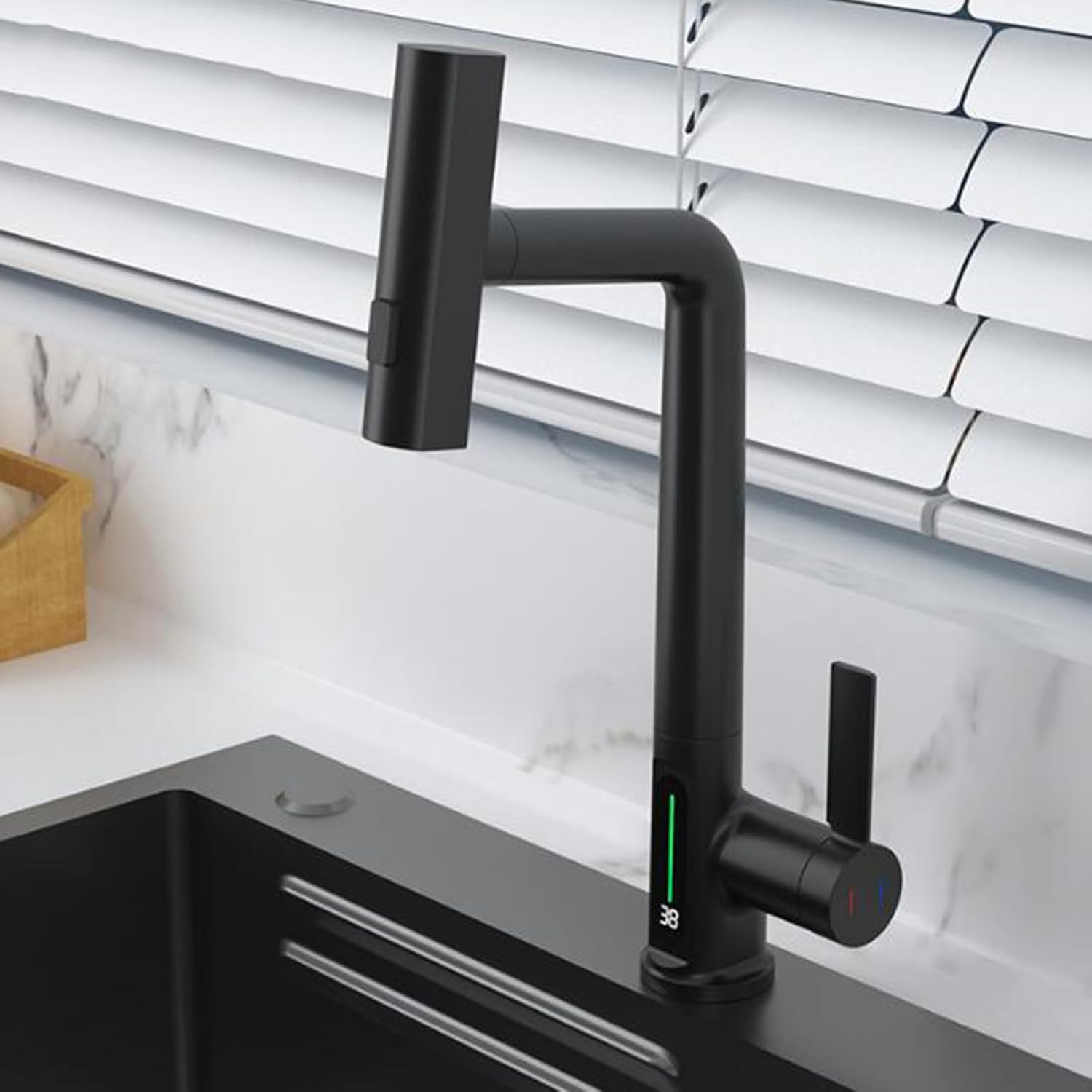 تصویر استفاده از شیر ظرفشویی دیجیتال با دست خیس