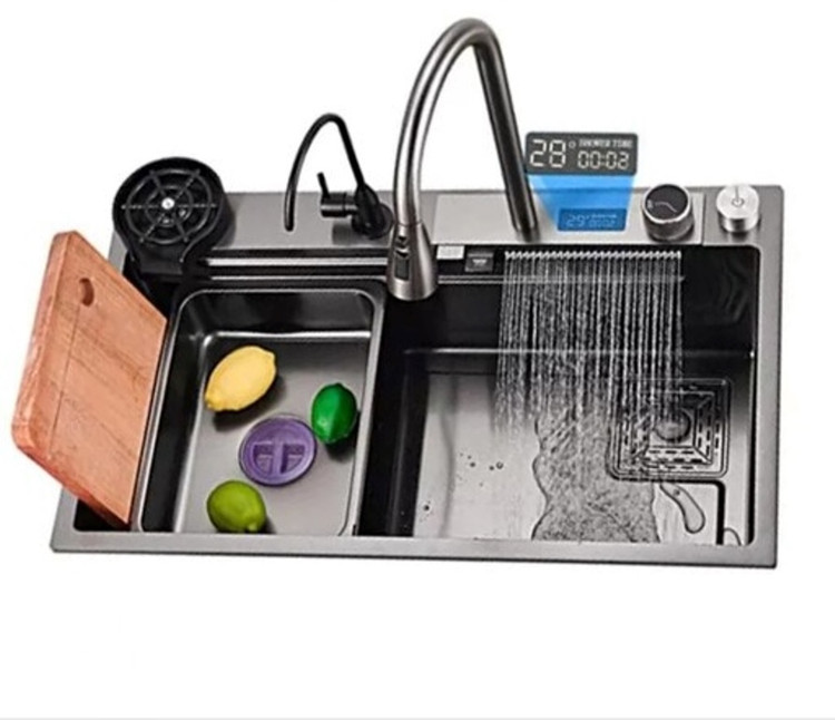 نمای نزدیک سینک ۹۰ سانت پیانویی برای آشپزخانه مدرن