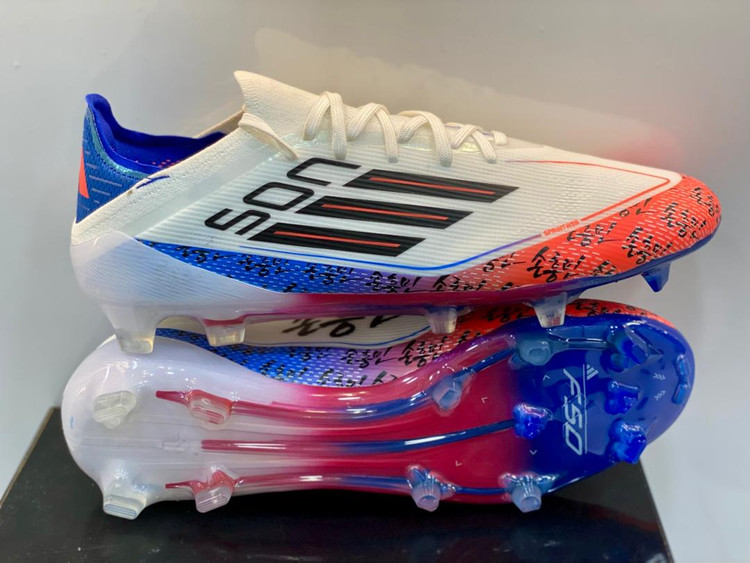 عکس کفش فوتبال آدیداس X F50 Son با طراحی دمیشکل