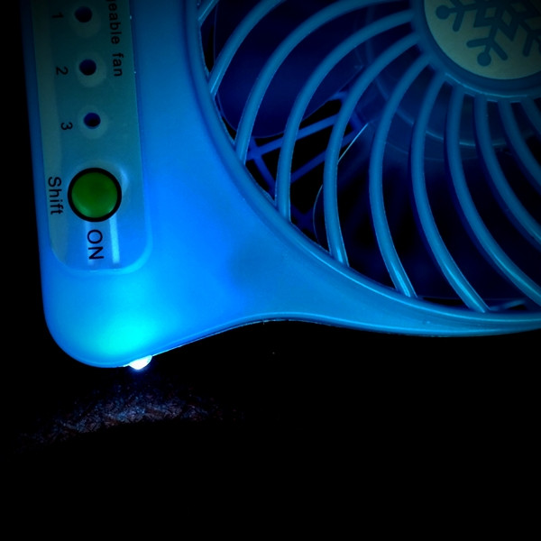 mini rechargeable portable fan Breeze