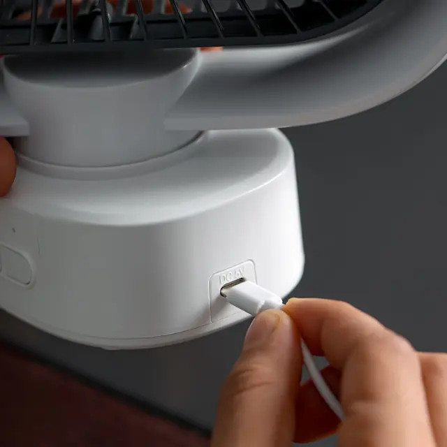 طراحی جمعوجور و سبک برای میز کار