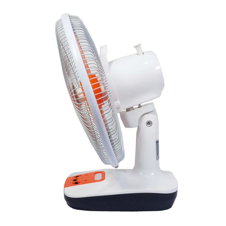 تصویر پنکه EP-2112A در حال کار در شب با چراغ LED روشن (نور شب)