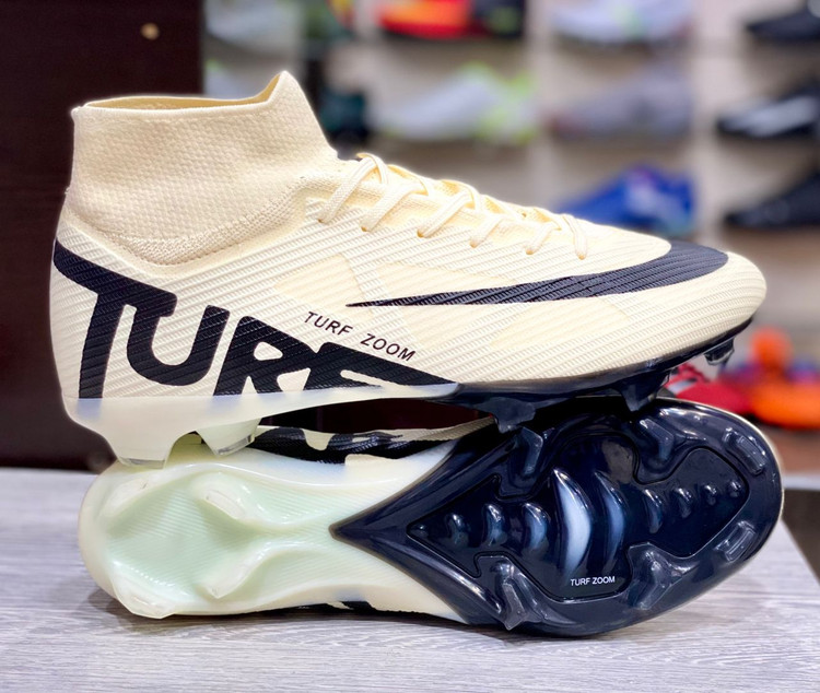 کفش فوتبال تورف مردانه مدل ۲۵۹۰ مناسب چمن مصنوعی