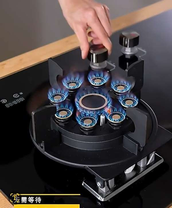 تصویر گاز JEC اتمی در حالت تاشده (بسته) برای نمایش کمجا بودن