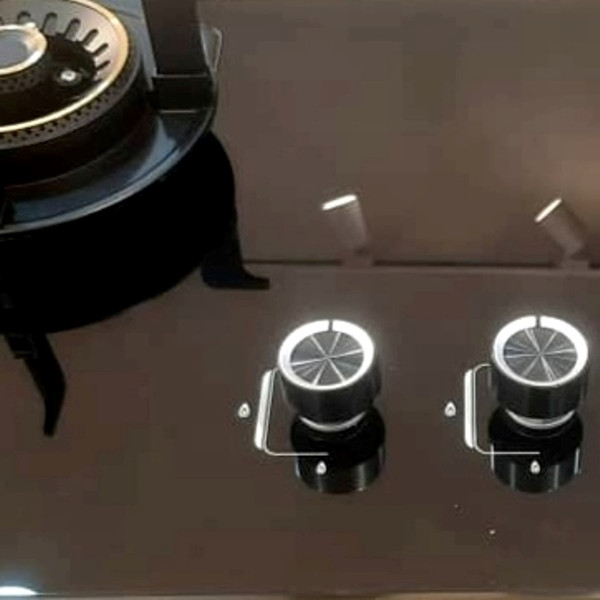 صفحه شیشهای گاز JEC اتمی در حال تمیزکاری آسان