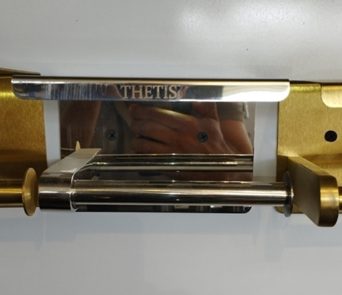 نمای نزدیک نگهدارنده رولی استیل