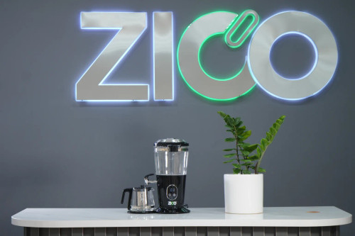 سماور برقی ZICO ZC-4220 روی میز آشپزخانه