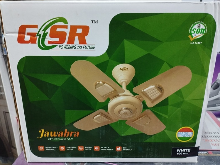پنکه سقفی GSR در حال خنک کردن فضای اتاق